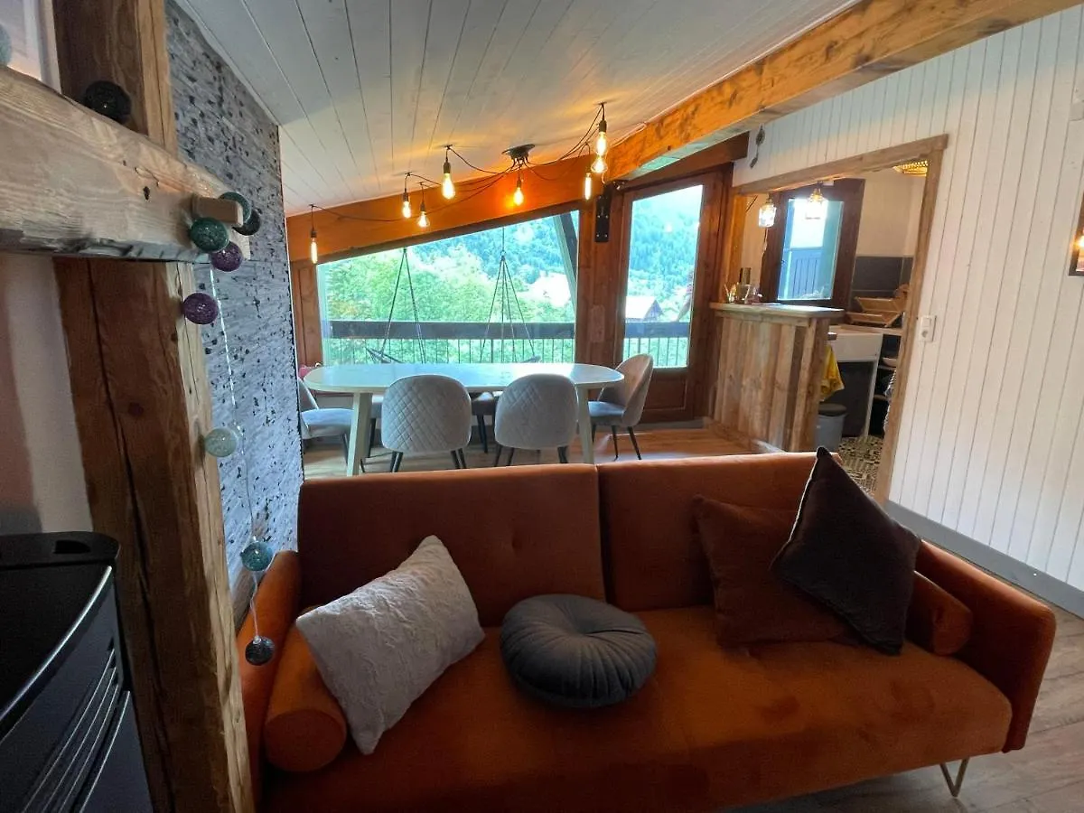 アパート Appartement En Plein Centre Du Village レ・コンタミンヌ・モンジョワ フランス